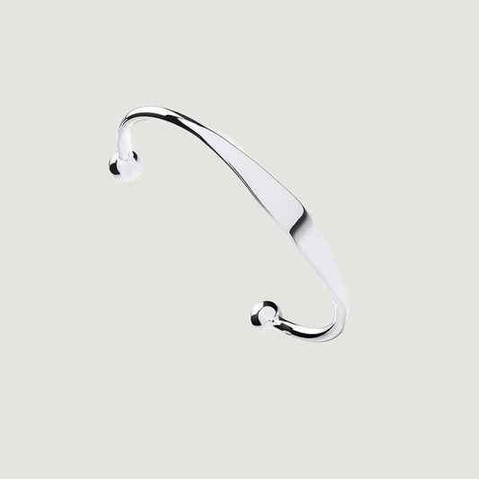 Baby’s silver torque bangle also known as a ball bangle, the solid bangle is made from a round wire that has an id plate in its centre with a ball on the two ends