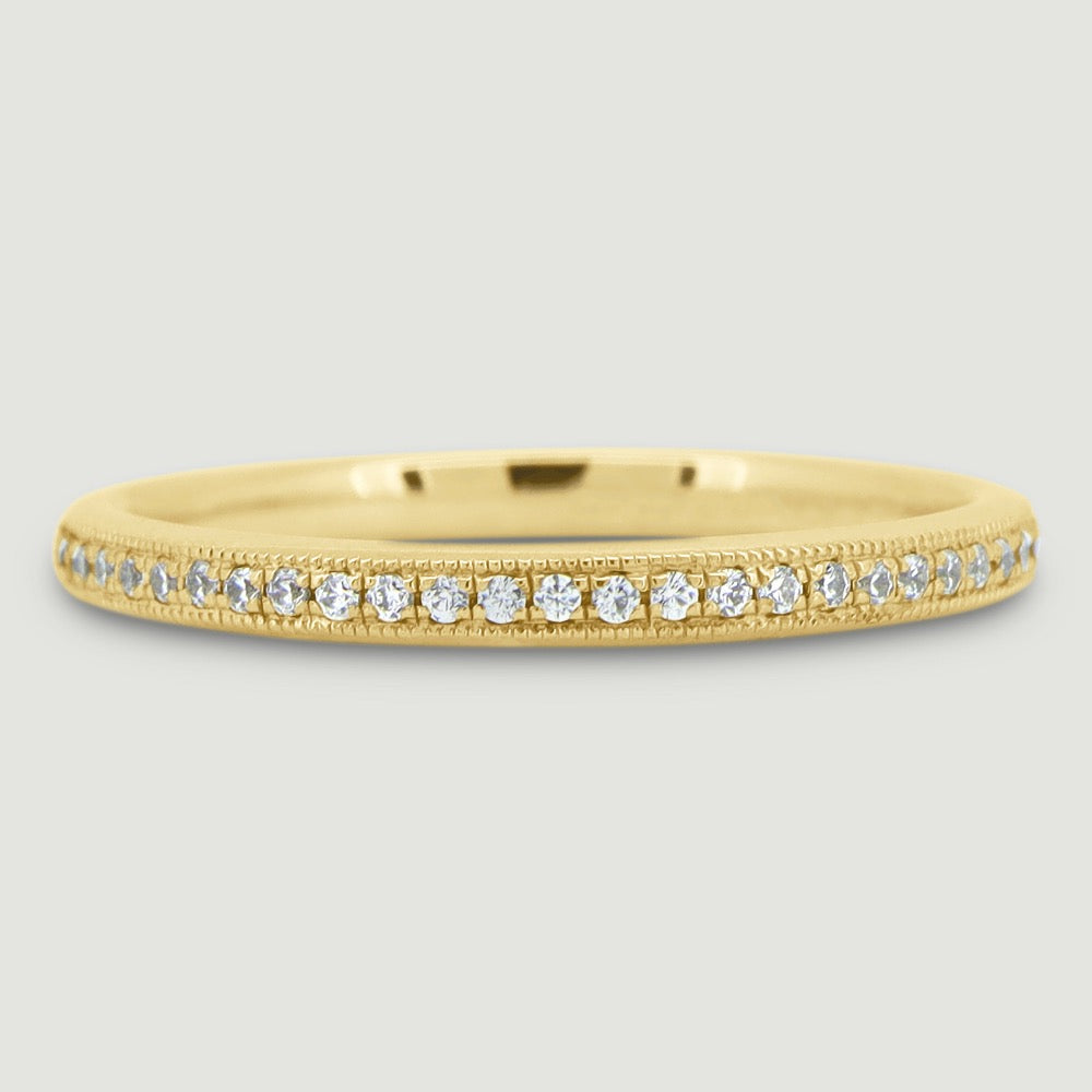 Court shaped band gain set with round brilliant diamonds with a beaded edge 18YG 2mm