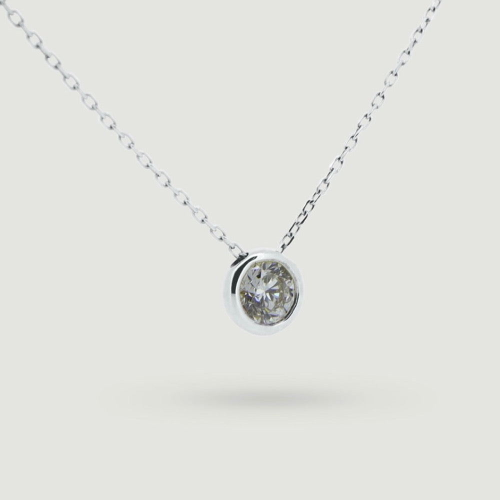 Rub over round diamond pendant sliding on a chain - view from an angle