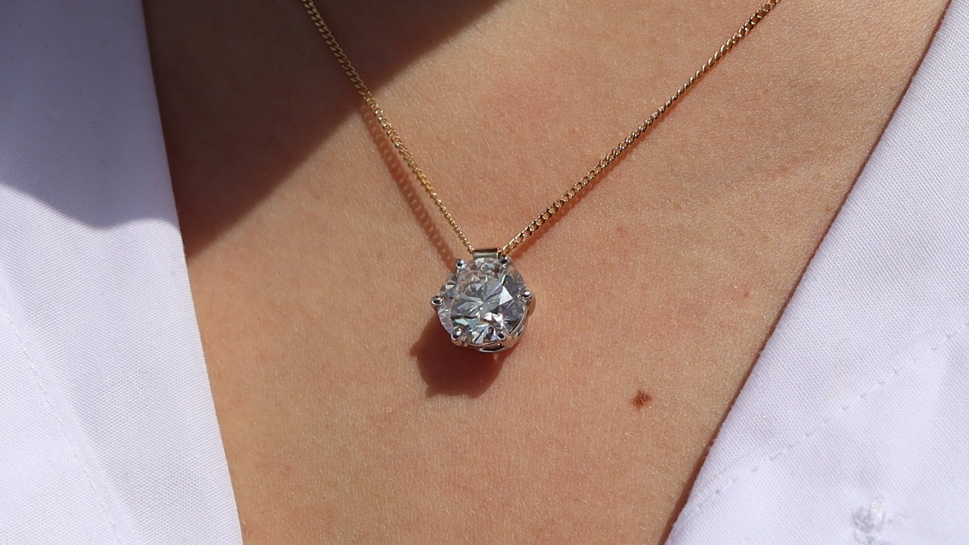 Solitaire Pendant - The 3.50Ct Round Brilliant diamond sparkles beautifully
